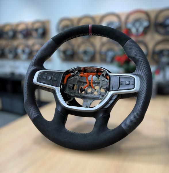 Dodge RAM 1500 TRX Lenkrad neu beziehen